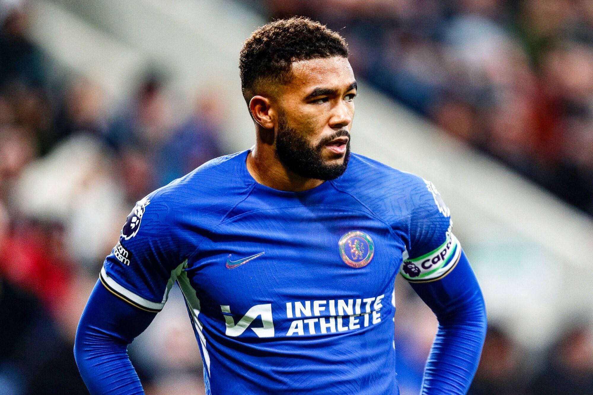 记者：如今国脚级球员税后拿100万甚至几十万年薪越来越普遍（记者：国脚级球员税后年薪百万乃至数十万日趋普遍）