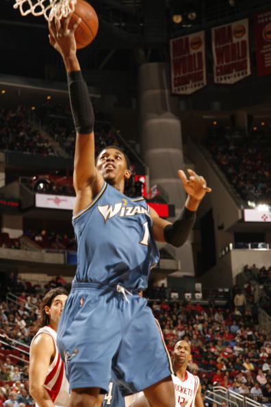 图片报：穆西亚拉今天进行了单独训练，乌尔比希也完成了训练（图片报：穆西亚拉今日进行个人训练，乌尔比希亦已完成训练）