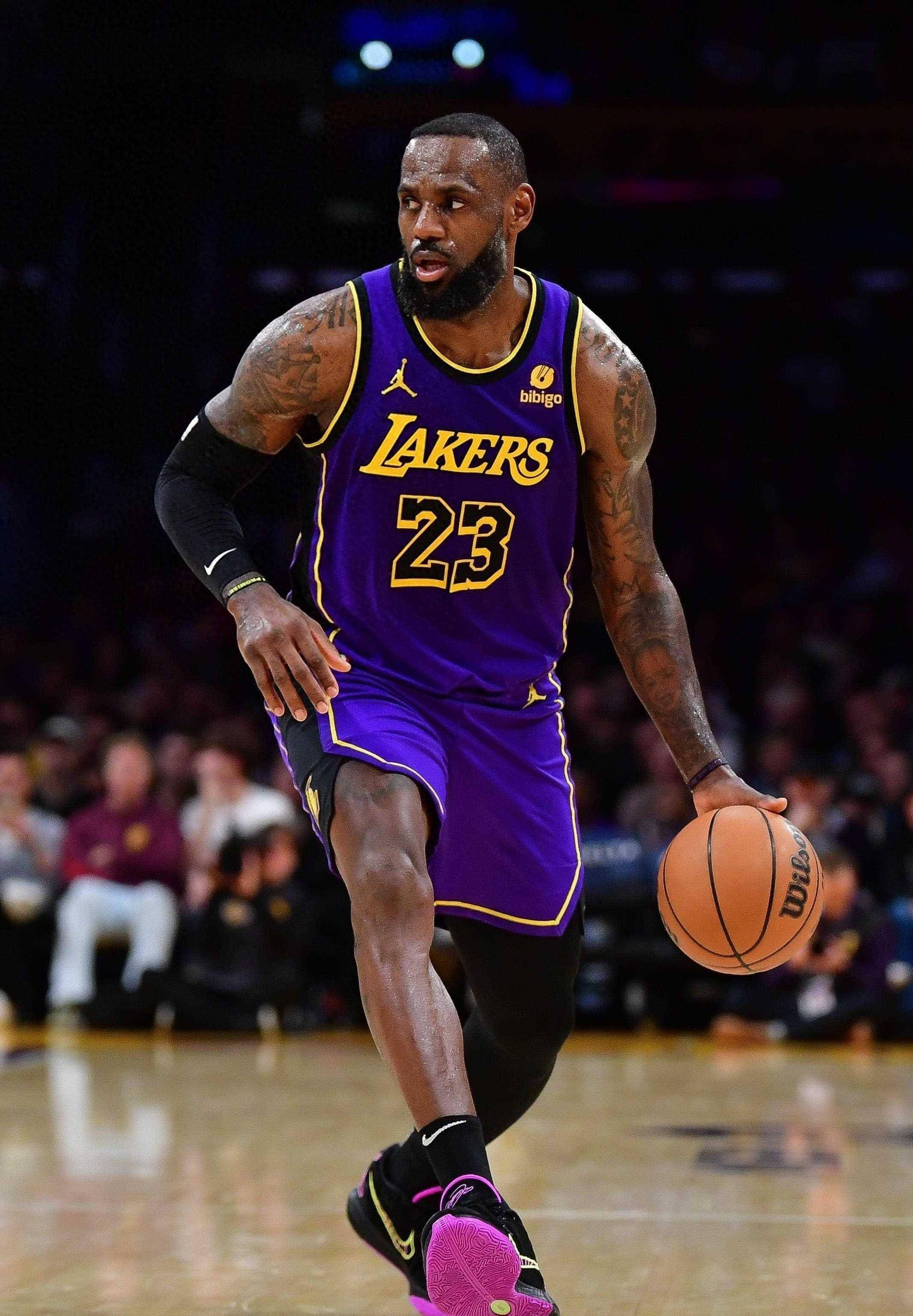 青岛伤兵满营迎常规赛！齐鲁德比争议判罚成导火索？（常规赛将至青岛伤情告急，齐鲁德比争议吹罚会否引爆矛盾？）