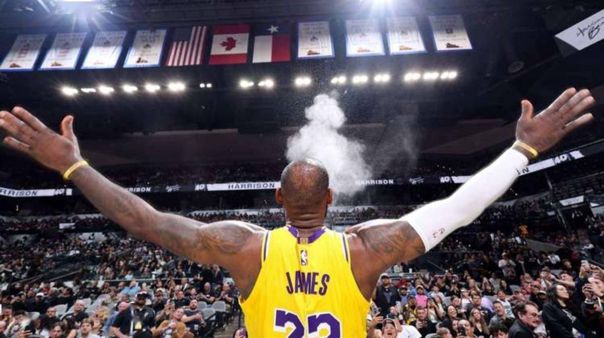 记者：阿森纳已告知水晶宫他们无意激活埃泽的解约金条款（记者：阿森纳已通知水晶宫，暂无意触发埃泽解约金条款）