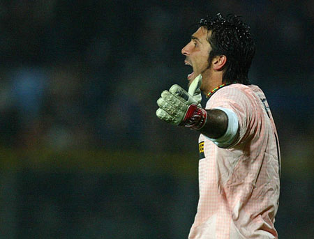 意甲：国米主场3-0击败博洛尼亚（意甲联赛：国际米兰主场三球零封博洛尼亚）