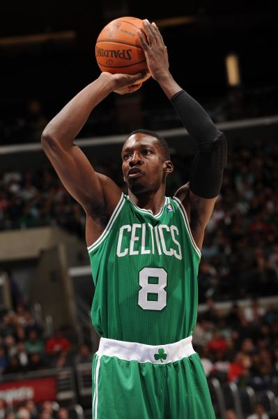 德天空：诺伊尔因肠胃感染缺席合练，乌尔比希可能替代他出场（德天空：诺伊尔肠胃感染无缘合练，乌尔比希或替代出场）