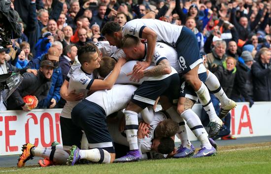 你以为水火不容的耐克和阿迪，有钱也得一起挣（看似死对头的耐克与阿迪，为了赚钱照样联手）