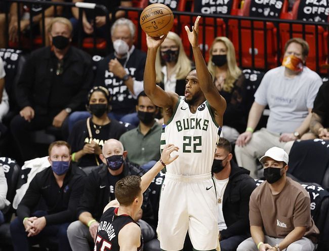 萨拉赫缺席欧冠名单后晒训练照，卡拉格发文力挺利物浦（萨拉赫落选欧冠名单后晒训练照，卡拉格发声力挺利物浦）