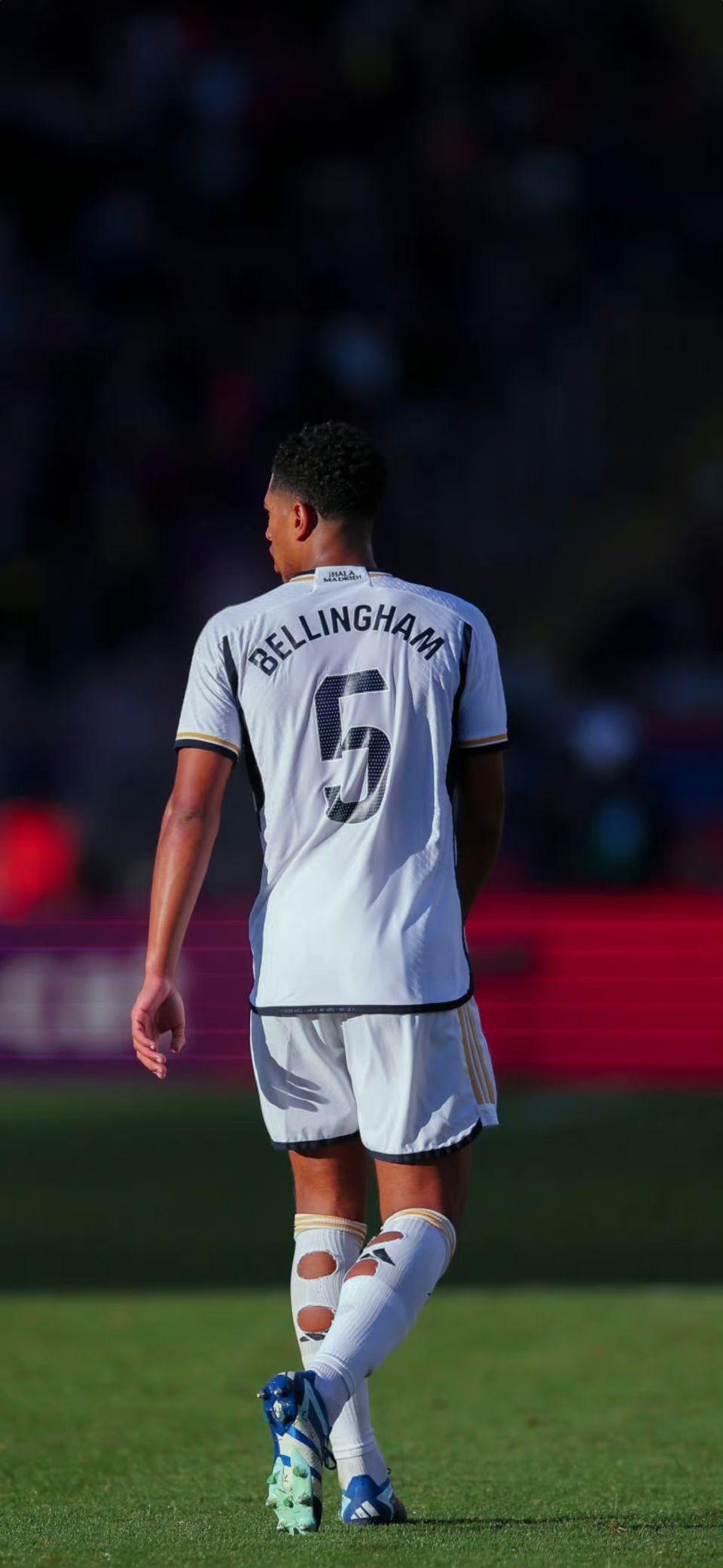 鲁尔：多特尚未联系昆滕-廷贝尔，球员在规划下一步生涯（鲁尔：多特仍未接洽昆滕-廷贝尔，球员正筹划职业生涯下一站）