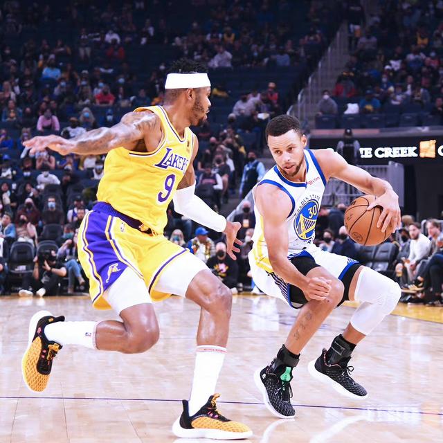 半场战报：汉堡0-1云达不莱梅，斯特奇破门（半场速递：汉堡暂0-1落后云达不莱梅，斯特奇打破僵局）